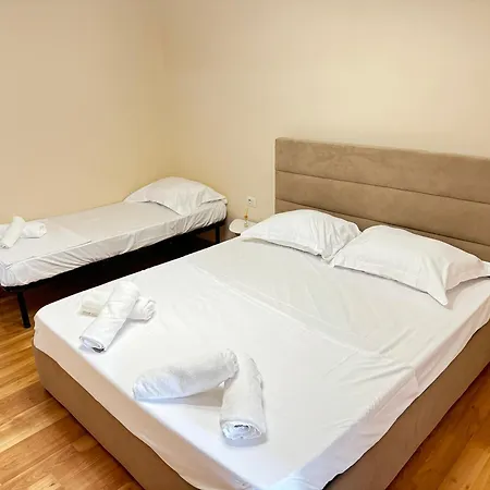 Skanderbeg Square 02 דירה *